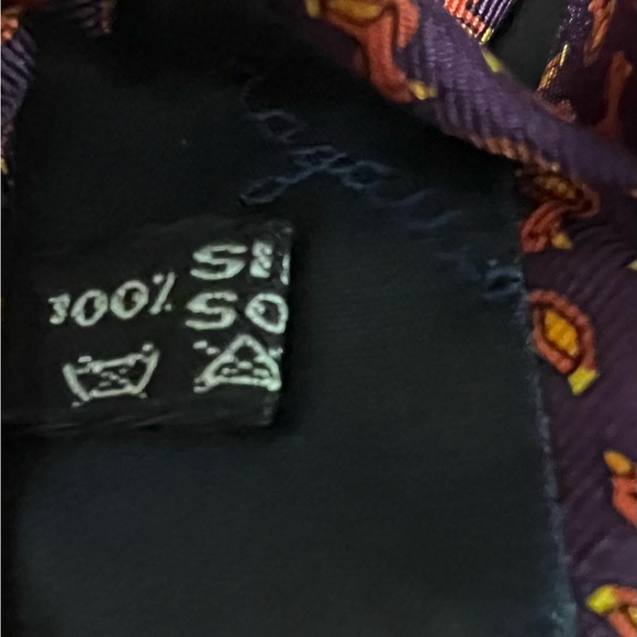 Salvatore Ferragamo- Purple and Red Ducky Patterned Men's Silk Tie, Made in USA - Picture 6 of 7